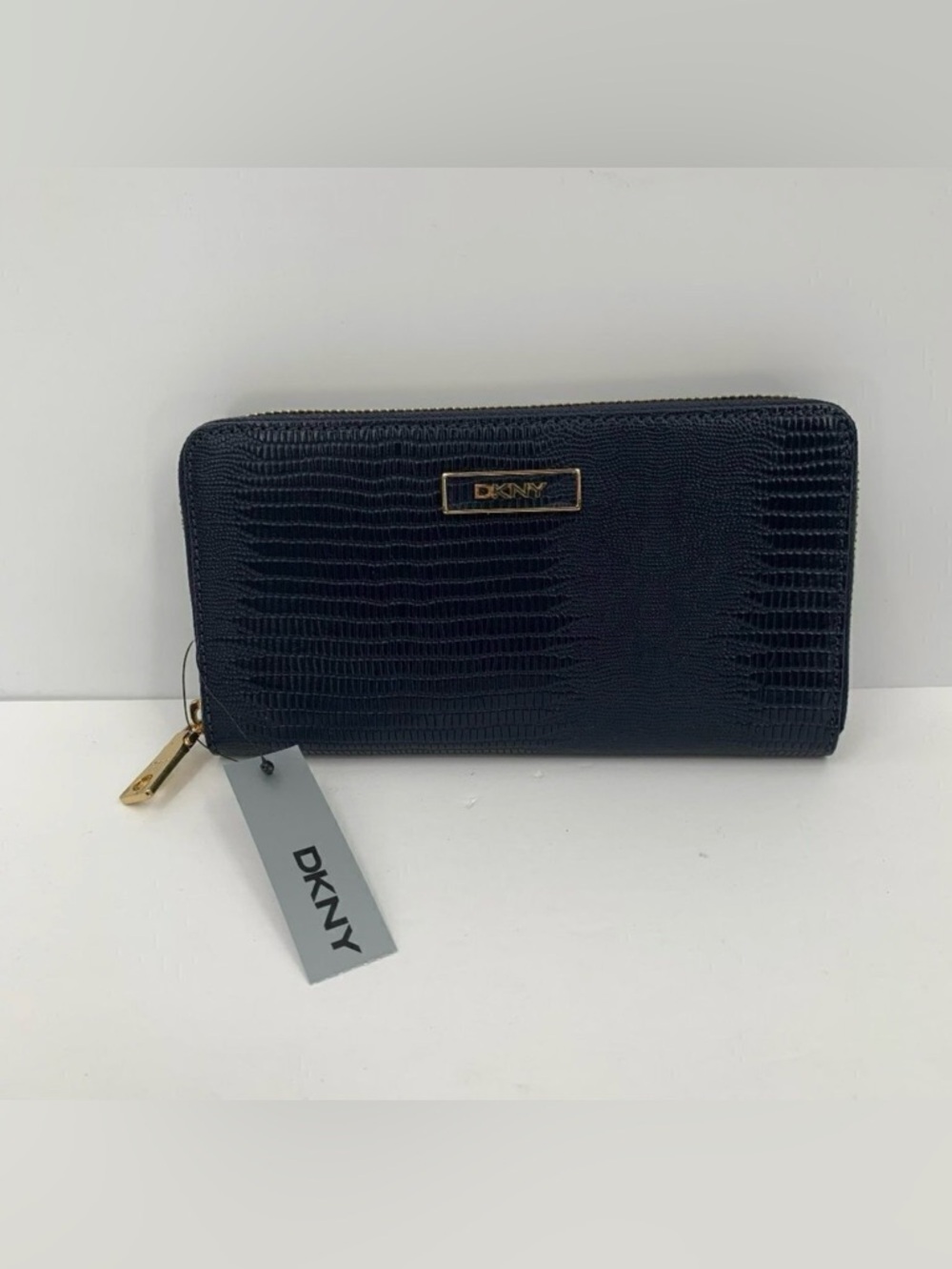 DKNY Donna Karan Lizard Leather Navy Blue Zipp Continental Wallet logo gold new
